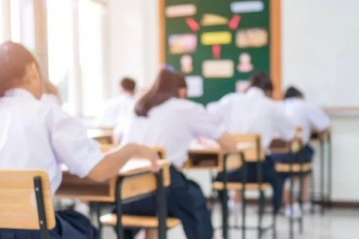 Padres buscan que se adelante ciclo escolar por ola de calor