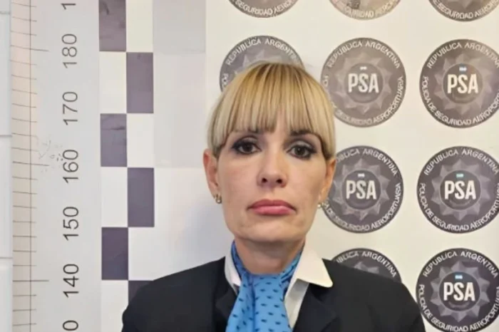 Azafata dio un falso aviso de bomba en pleno vuelo para molestar a su ex novio