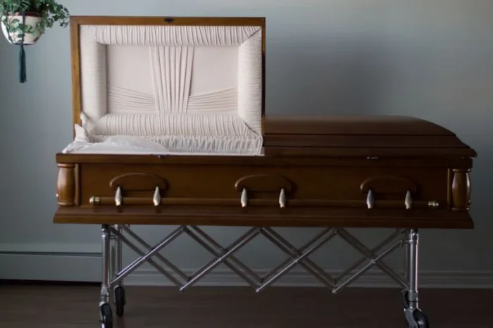 Mujer declarada muerta en hospital 'revive' durante su velorio