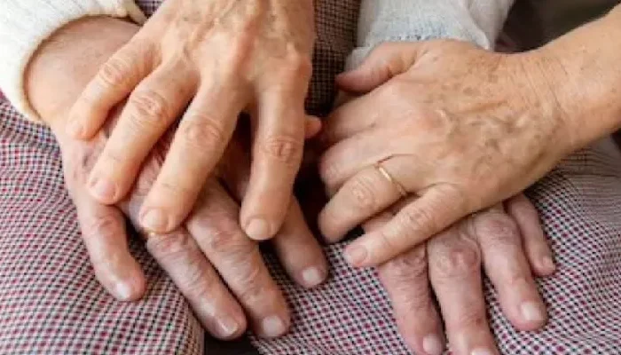 Pareja de abuelitos muere por golpe de calor; estaban solos en su casa en NL