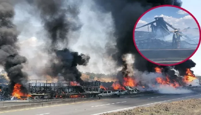 Calcinados 16 vehículos en carretera Lagos-San Juan