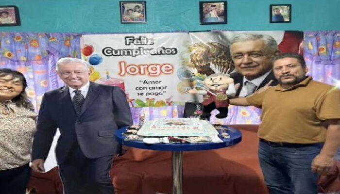 Celebra su cumpleaños con temática de AMLO y se hace viral