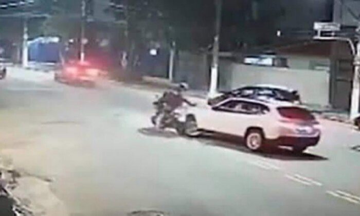 Roban a mujer $160 mil pesos y ella atropella a los asaltantes