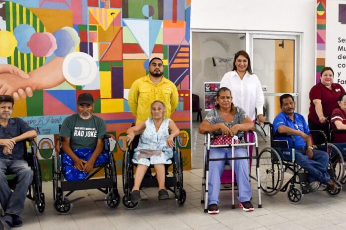 Entrega DIF Reynosa 8 sillas de ruedas