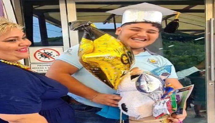 Se gradúa de la prepa y recibe un búfalo como regalo