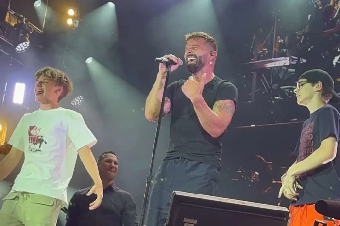 Sorprenden hijos de Ricky Martin en su concierto