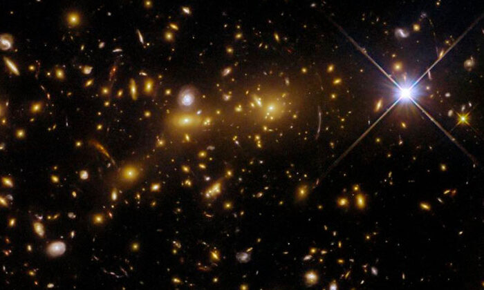 NASA descubre un “monstruo galáctico” que distorsiona el espacio-tiempo