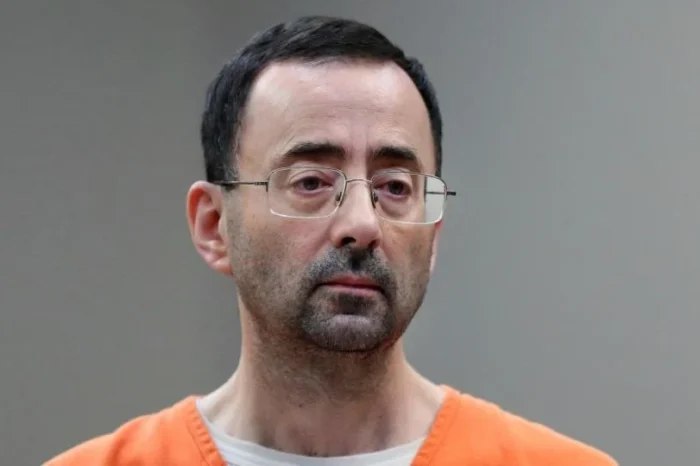 Médico sentenciado por abusar de gimnastas, fue apuñalado en cárcel de EU