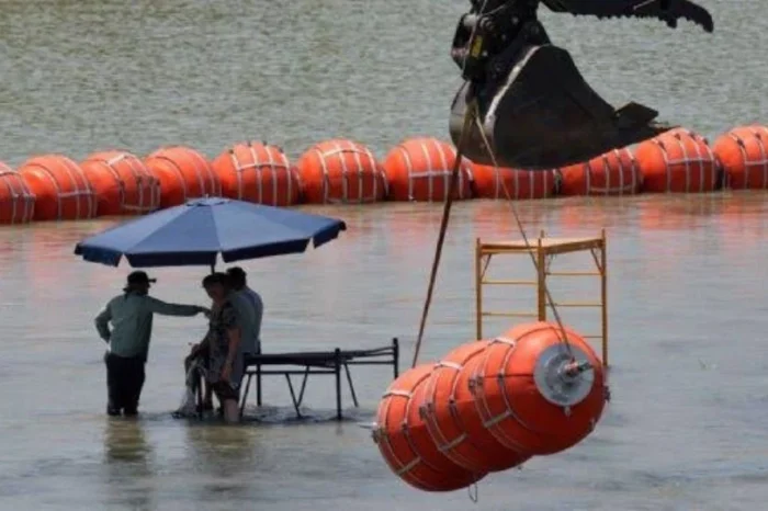 Joe Biden pide a Texas retirar del río Bravo las boyas para impedir el paso de migrantes