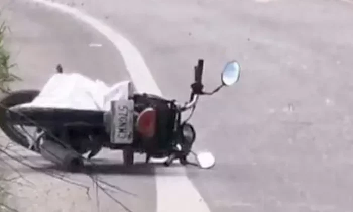 Bebé cae de motocicleta y muere; viajaba con sus padres