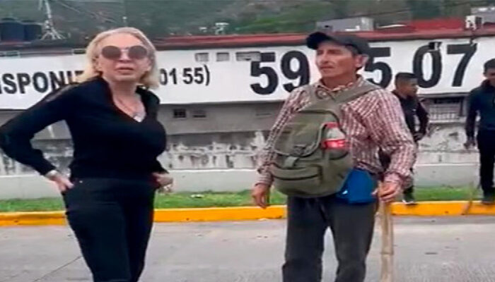 Se les aparece la ‘Señorita Laura’ en pleno bloqueo carretero