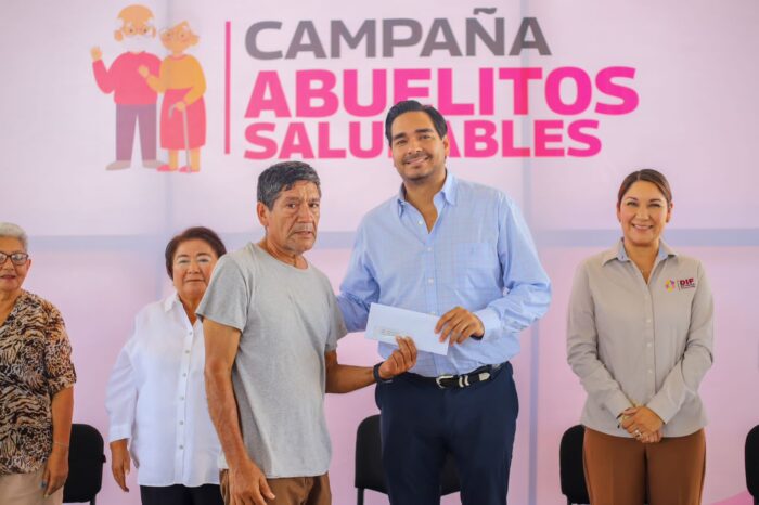 Entregó el Presidente Carlos Peña Ortiz resultados médicos a abuelitos