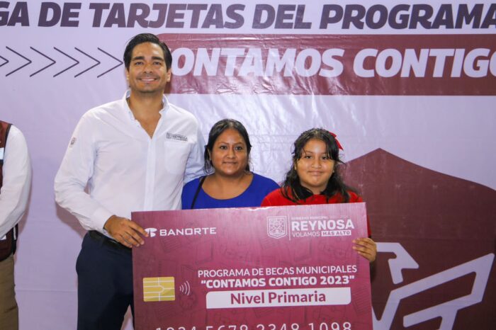 Reciben familias de Reynosa Becas Municipales "Contamos Contigo 2023"