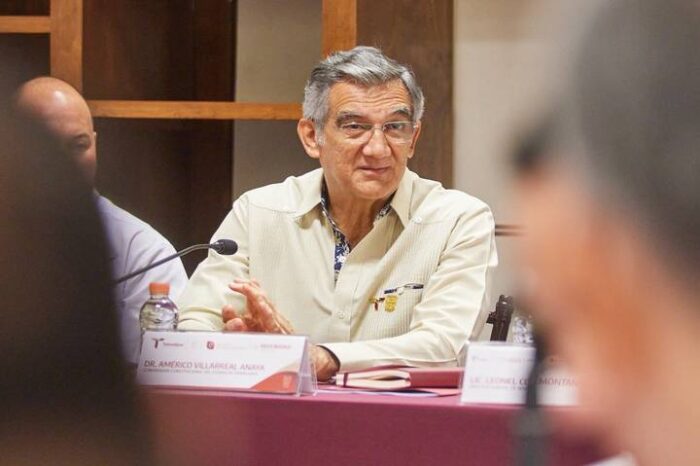 Defiende gobernador de Tamaulipas contenidos de libros de texto