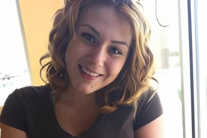 Joven hispana que dormía en el parque, muere triturada por una podadora