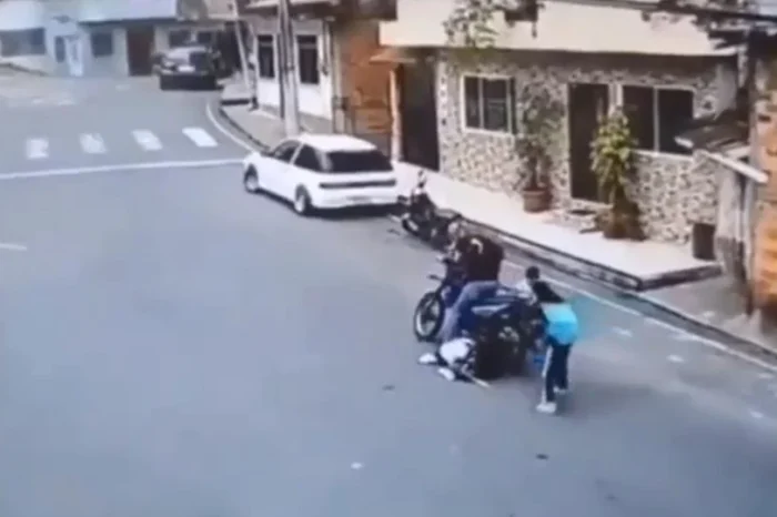 Niña pierde uno de sus brazos al caer de una motocicleta en movimiento