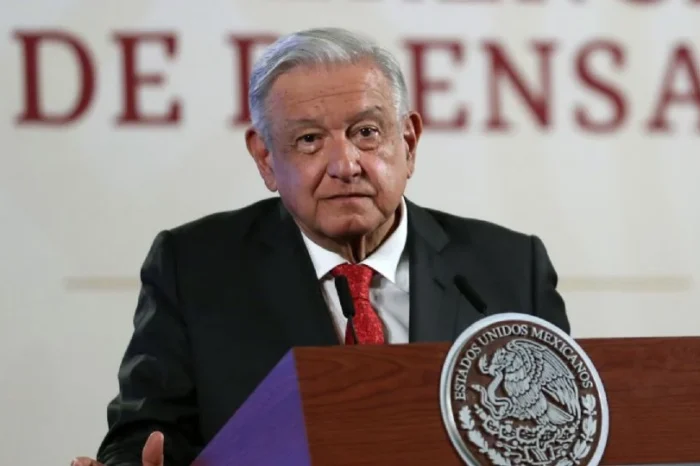 AMLO critica a la Suprema Corte por suspender entrega de libros en Chihuahua
