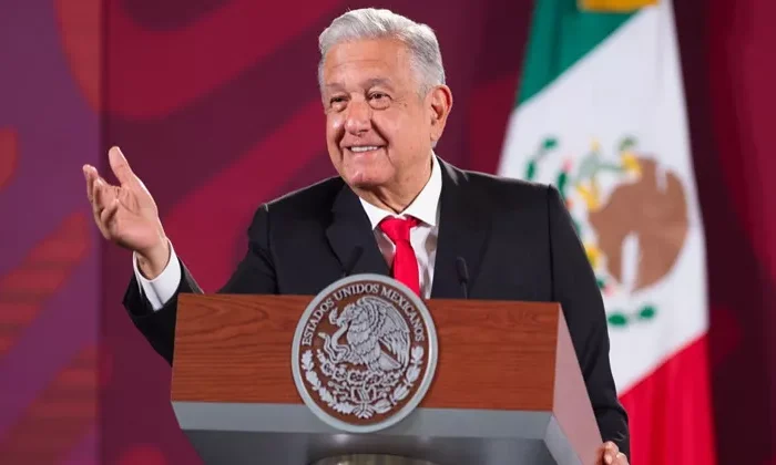 AMLO reconoce que existen errores en los nuevos libros de texto
