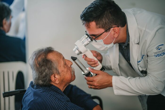 Atiende Alcalde Carlos Peña Ortiz salud visual de familias