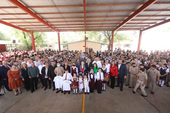 COMPROMISO CUMPLIDO; ENTREGA CARMEN LILIA CANTUROSAS UNIFORMES, MOCHILAS Y ÚTILES EN PRIMER DÍA DE CLASES