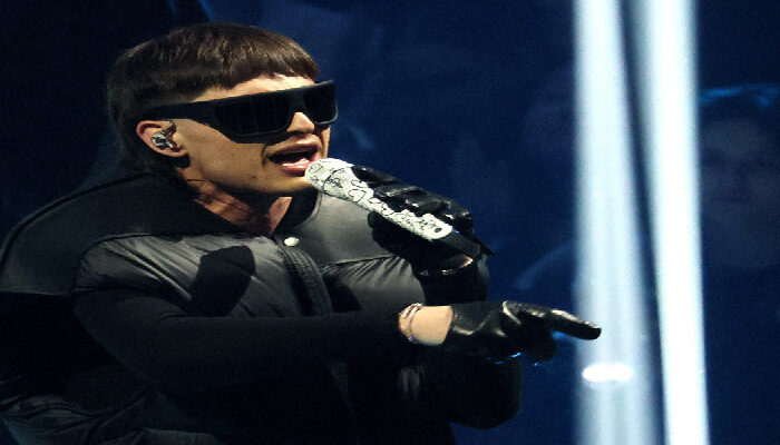 Mhoni Vidente teme por la vida de Peso Pluma