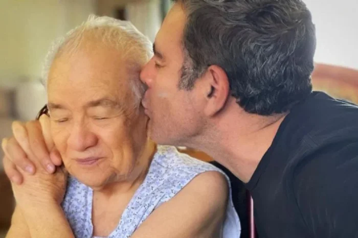 Muere madre de Héctor Sandarti, estaba a 4 días de cumplir 90 años