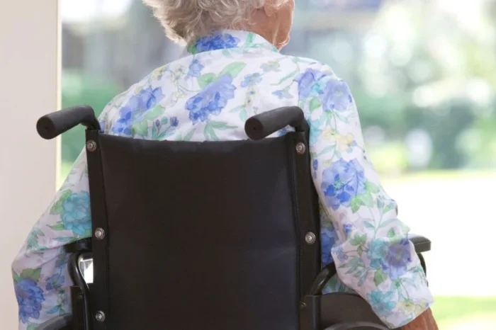 Mujer de 68 años sufre grave problema en la cadera y le dan cita ¡hasta el 2025!