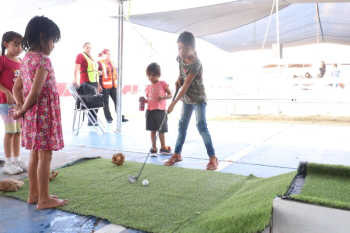 DISFRUTAN VECINOS DE LA NUEVA ERA DE DIVERTIDA TARDE DE VIERNES SOCIAL