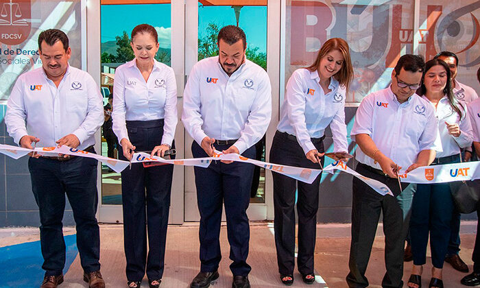 Entrega rector equipo y obras