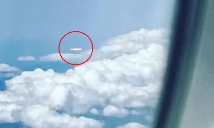 Azafata capta en video un OVNI desde la ventana del avión