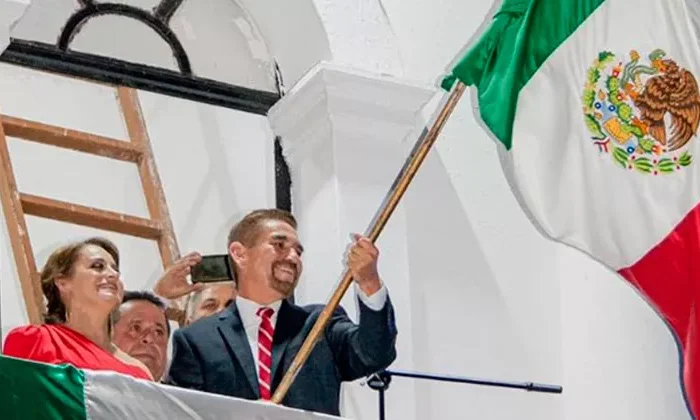 “¡Viva el erótico pueblo de México!”: alcalde se vuelve viral por su Grito de Independencia