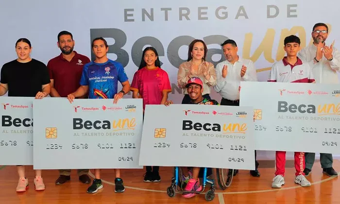 Apoya Carmen Lilia a deportistas con beca