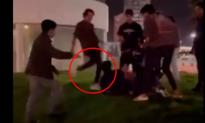 Grupo de jóvenes golpea a otro hasta dejarlo inconsciente