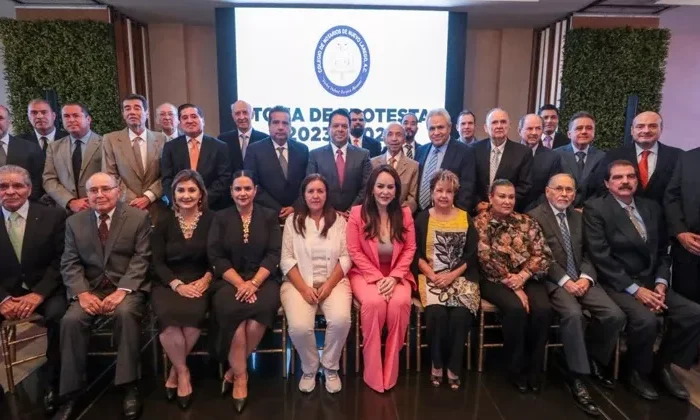 Reconoce Alcaldesa a notarios