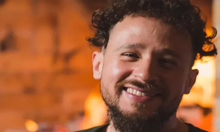 Vendedor de paletas golpea a Luisito Comunica porque no le quiso comprar