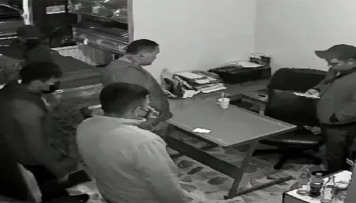 Fingen muerte de familiar para asaltar funeraria