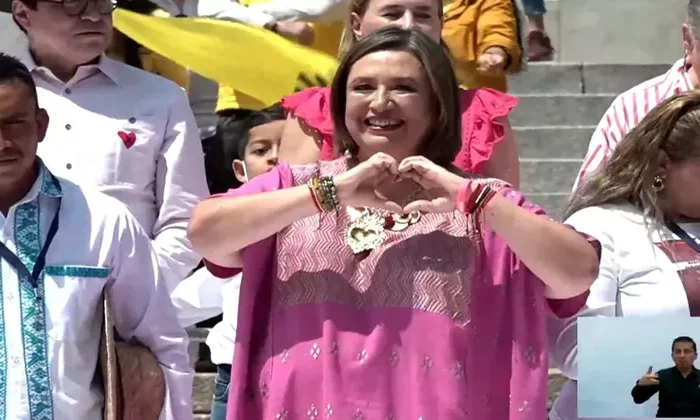 Xóchitl Gálvez recibe constancia como coordinadora del Frente Amplio por México