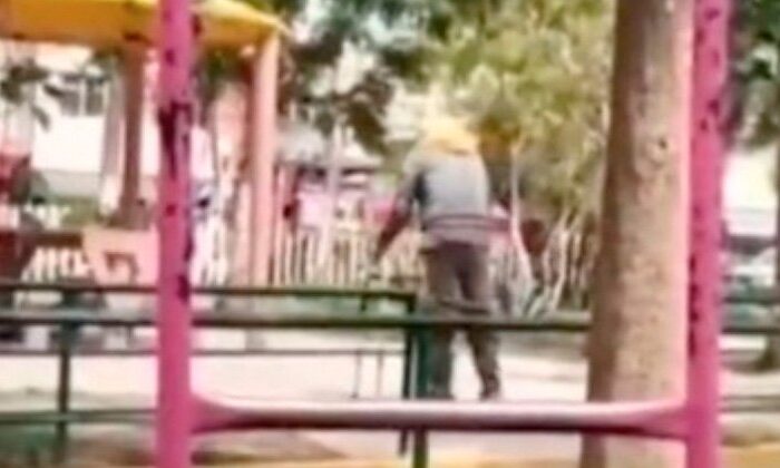 Captan a hombre abusando de perritos en Nezahualcóyotl