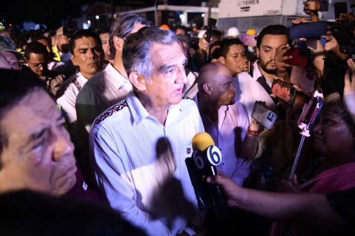 Coordina Américo rescate de víctimas en iglesia de Madero