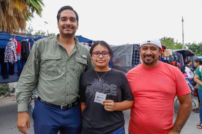 Entregó Carlos Peña Ortiz beneficio a usuarios de COMAPA en Rincón de Las Flores