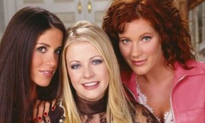 Así lucen ‘Morgan’ y ‘Roxie’, amigas de la universidad de “Sabrina, la bruja adolescente”