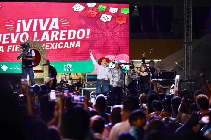 CELEBRAN MILES DE FAMILIAS NEOLAREDENSES FIESTA MEXICANA