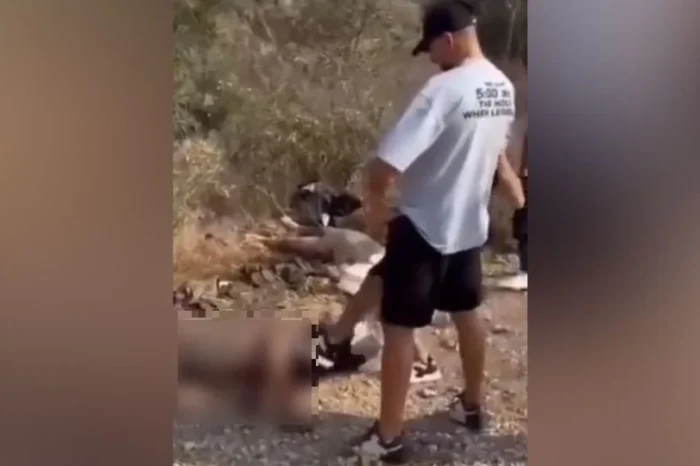  Israelíes orinan y patean cadáveres de islamistas de Hamás