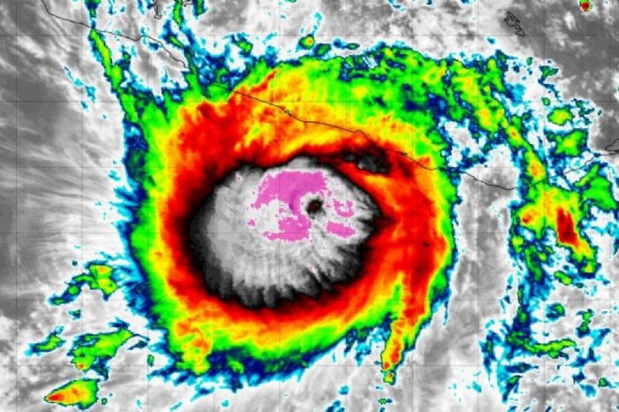 Huracán Otis incrementa a categoría 3, se acerca a México