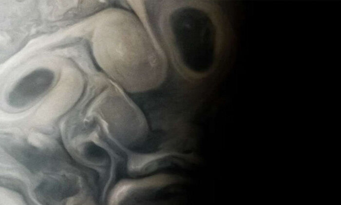 Con nave espacial, NASA capta el ‘rostro’ de Júpiter