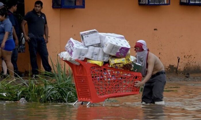 Saqueos, rapiña y vandalismo en Acapulco tras paso de ‘Otis’