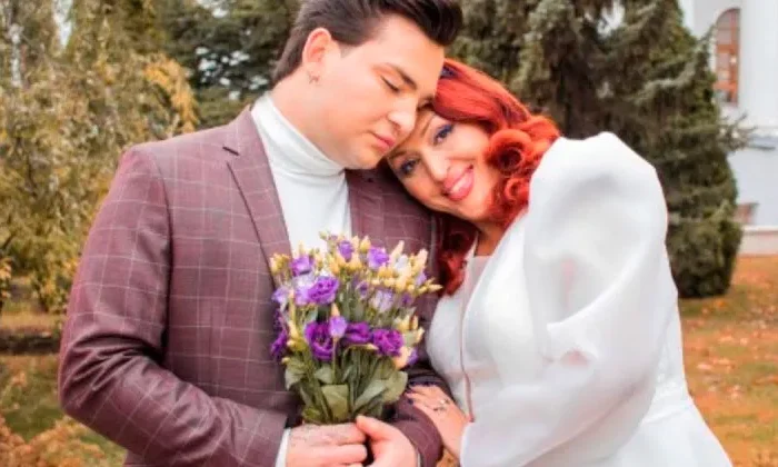 “Lo crié desde que tenía 13 años”: Mujer se casa con su hijo