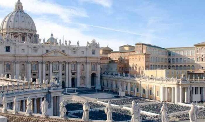 El Vaticano abrió la puerta para el bautismo de personas gays y trans
