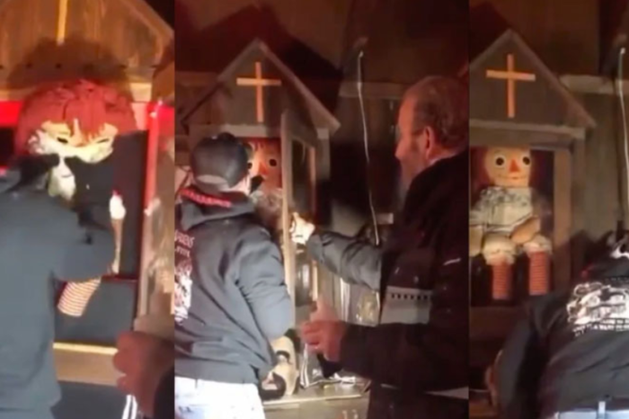 Muñeca Annabelle es cambiada de vitrina en Museo de Los Warren y se vuelve viral