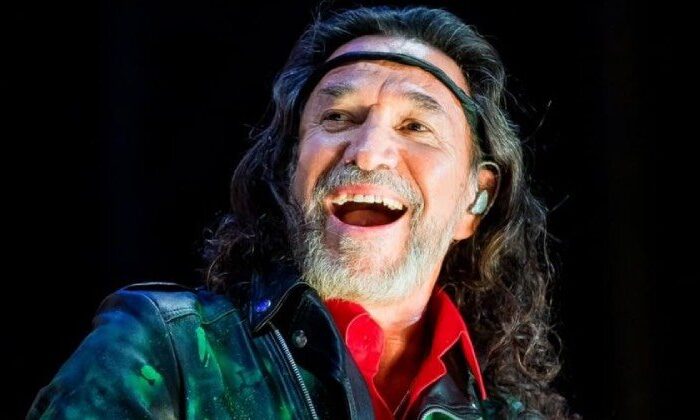 Abuelita no para de llorar de emoción porque la llevaron a ver a “El Buki”